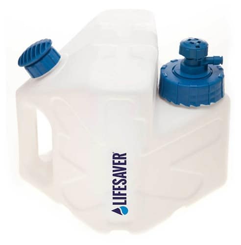 Cube Jerrycan purificateur d'eau, de 5 litres, en vente sur la boutique en ligne de Captivan Fonctionne avec une cartouche de purification de l'eau et un disque de charbon actif Vue face
