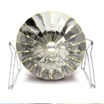 Barbecue solaire SUNGLOBE de SolarBrother sur fond blanc vue de face