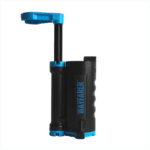 Bouteille filtrante portable WAYFARER LIFESAVER de face sur fond blanc avec la poignée rotative sortie