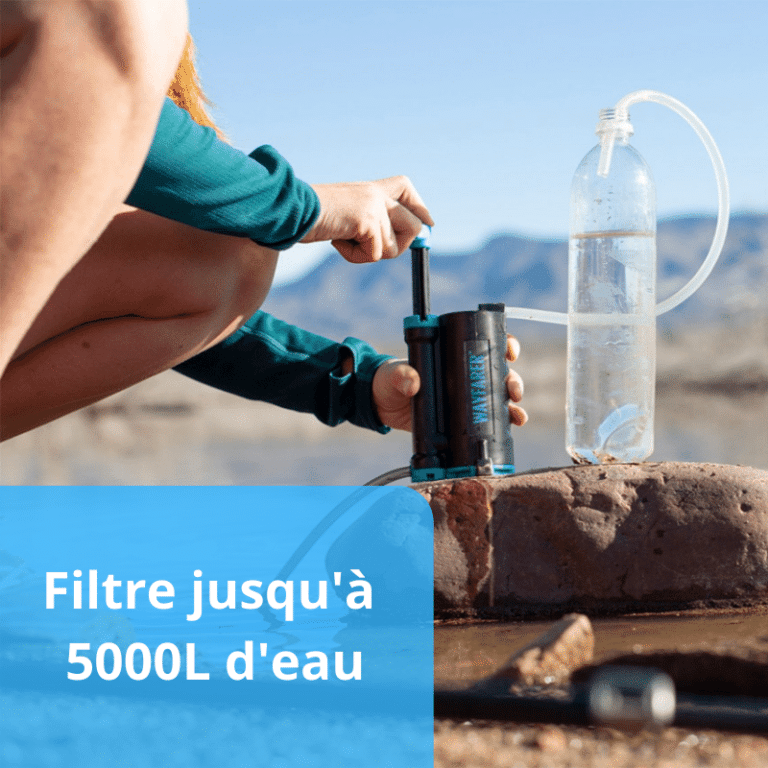 Bouteille filtrante portable WAYFARER LIFESAVER en utilisation extérieur