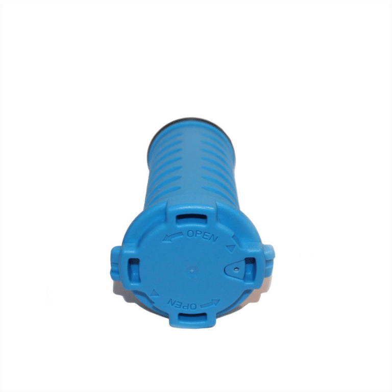 Cartouche filtrante WayFarer de LifeSaver sur fond blanc couché vue de face
