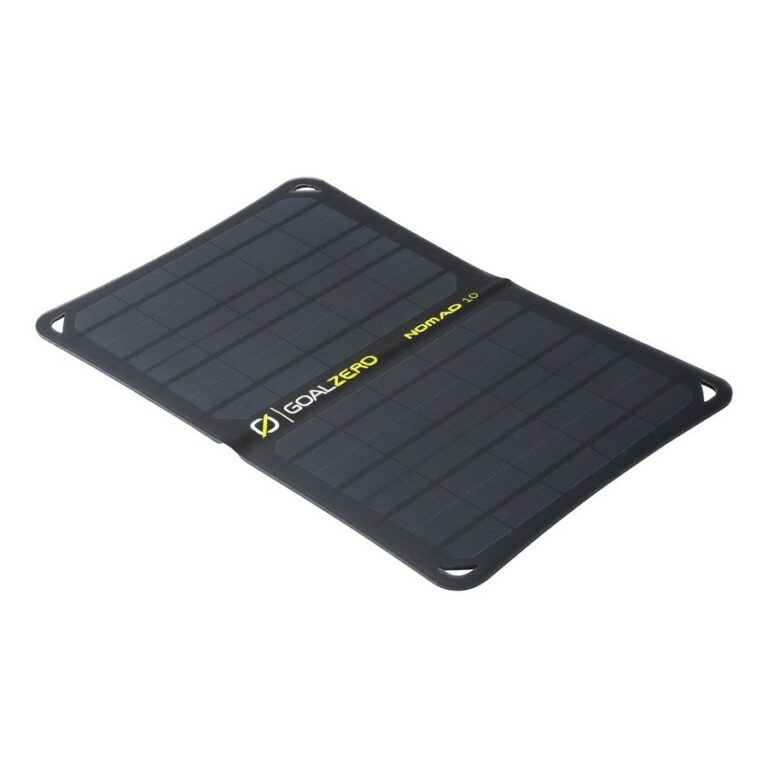 Panneau solaire nomad 10 GoalZero sur fond blanc vue de haut déplié