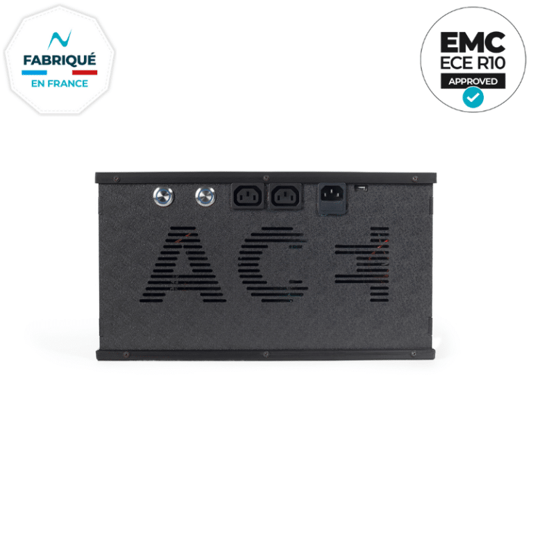 E-Box Ace Energy sur fond blanc vu de face avec les mentions "fabriqué en France" et "EMC ECE R10 APPROVED"