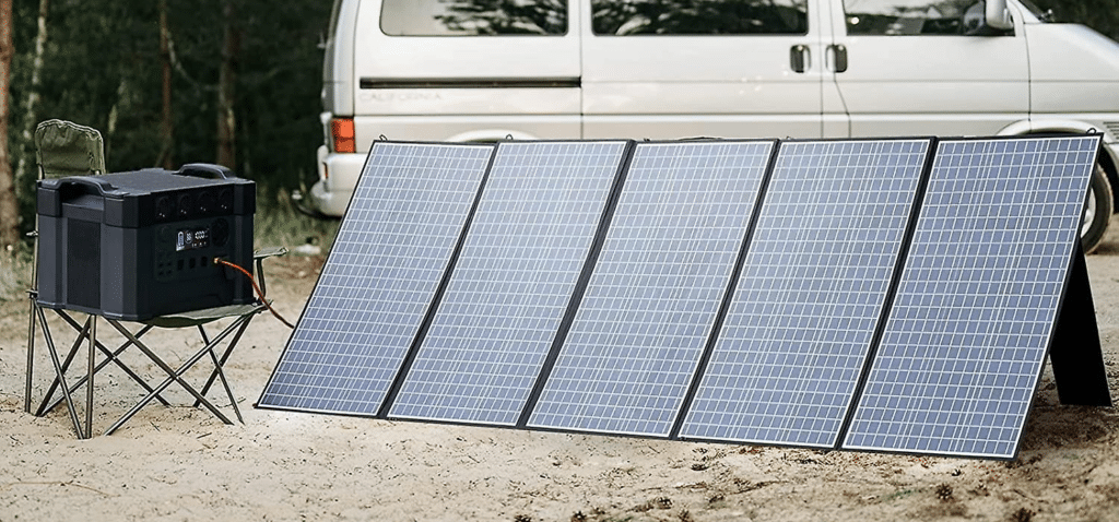 Photo de panneau solaire Victron face à un van amméagé