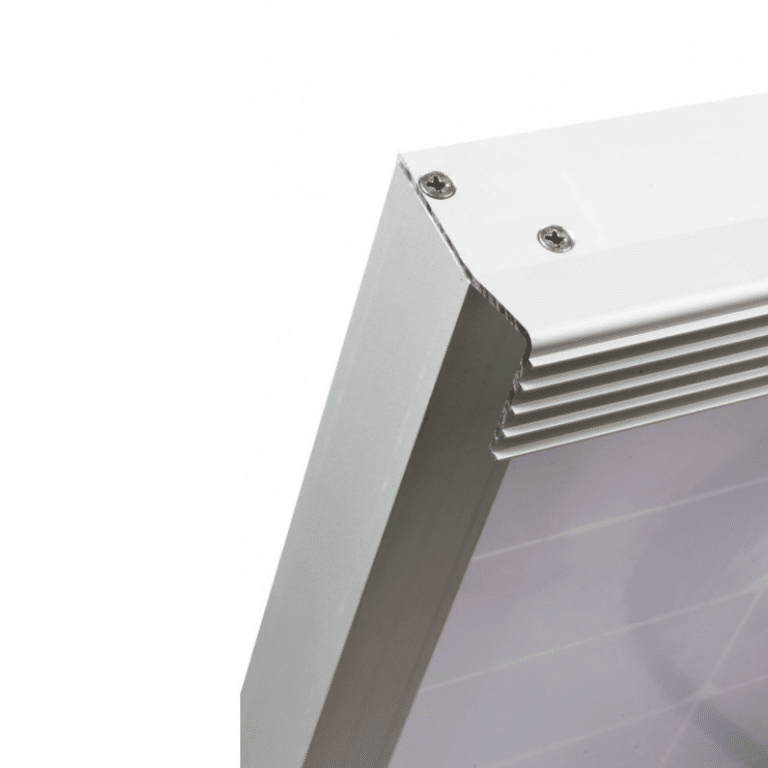 Panneau solaire monocristallin 150W Antarion vu de dos sur fond blanc