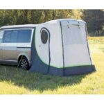 REIMO UPGRADE PREMIUM VW T5/T6 & ID BUZZ chez Captivan : auvent avec sas arrière et tapis de sol intégré pour fourgon aménagé.