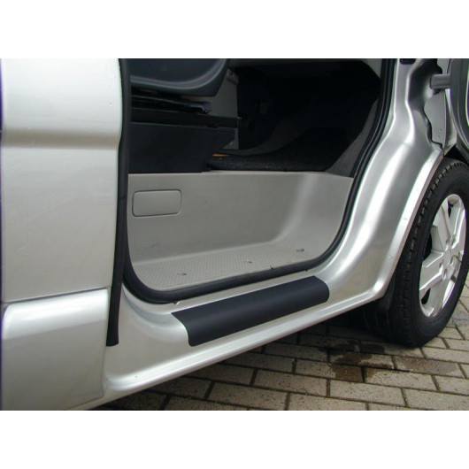 CARBEST PROTECTION BAS DE PORTE TRAFIC 3 - Film autocollant noir pour protéger les bas de portes avant RENAULT Trafic 3 - Boutique Captivan.