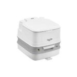 THETFORD PORTA POTTI QUBE 335 chez Captivan, WC chimique portable compact idéal pour petits espaces comme bateaux et camping-cars.