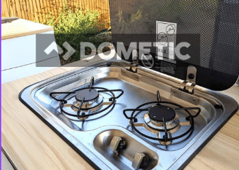 Plaque de cuisson Dometic pour camping-car et van aménagé. cet article parle des différentes gammes de plaques de cuisson de la marque pour vous aider dans votre choix.