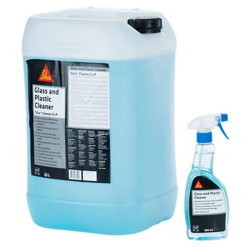 Nettoyant/degraissant Sika Clean G+P pour enlever toutes imperfections avant l'utilisation des produits d'installations des baies pour van