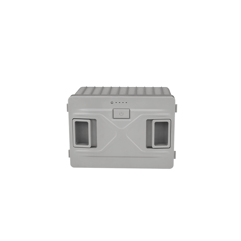 Batterie amovible pour glacière à compression ANTARION (30, 40, 50 Litres) de face. Permet une flexibilité et une autonomie lors de ses voyages.