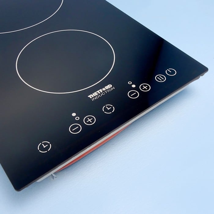 Top 2 Captivan : la plaque de cuisson Thetford 902 à induction.